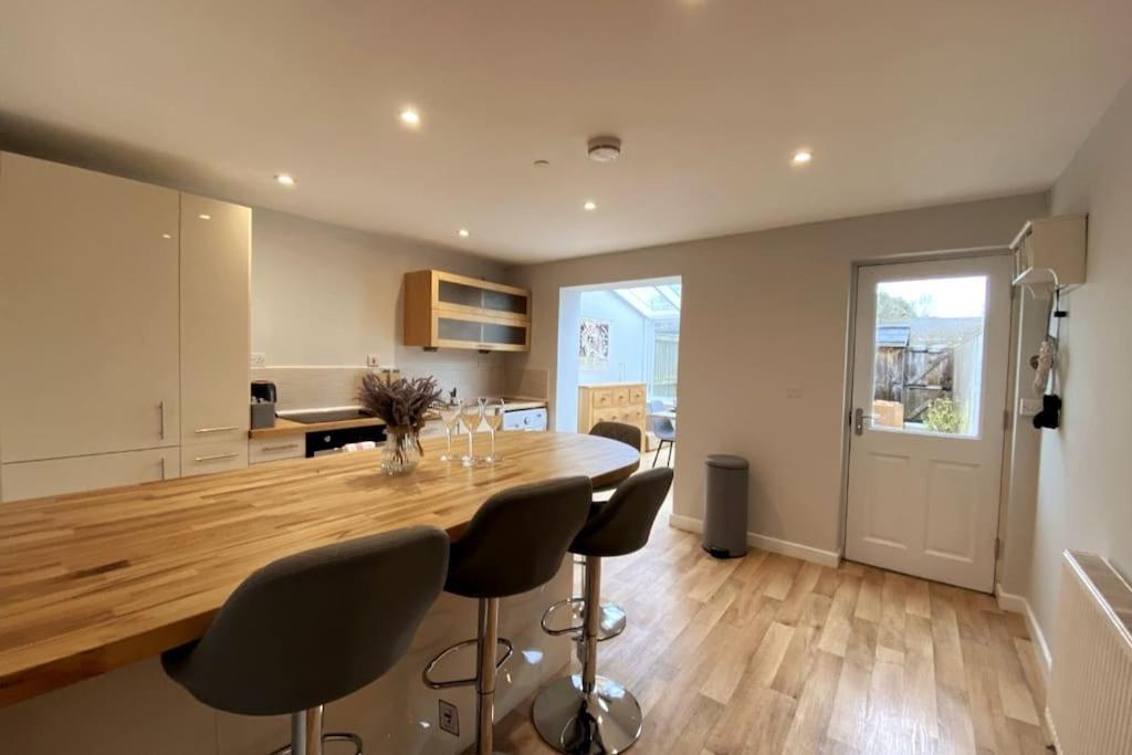 Вилла 3Bed House With Parking Short Walk To Bath Centre Экстерьер фото