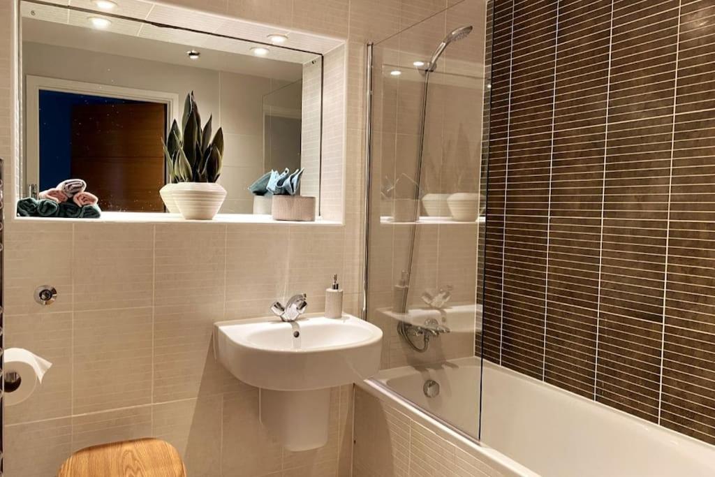 Вилла 3Bed House With Parking Short Walk To Bath Centre Экстерьер фото