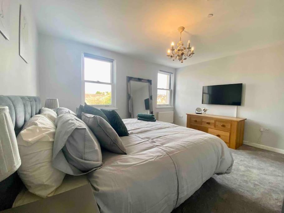 Вилла 3Bed House With Parking Short Walk To Bath Centre Экстерьер фото